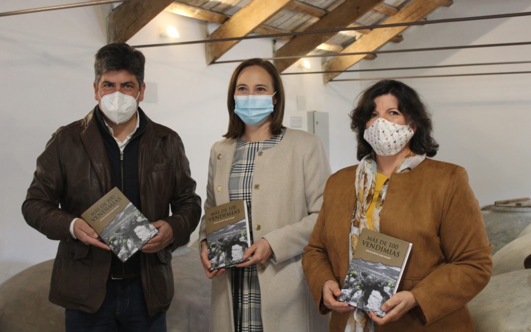 El libro ‘Más de 100 vendimias’ repasa la historia del lagar Los Raigones en la Sierra de Montilla